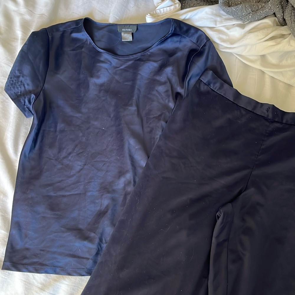 Natori navy silk pajamas size small